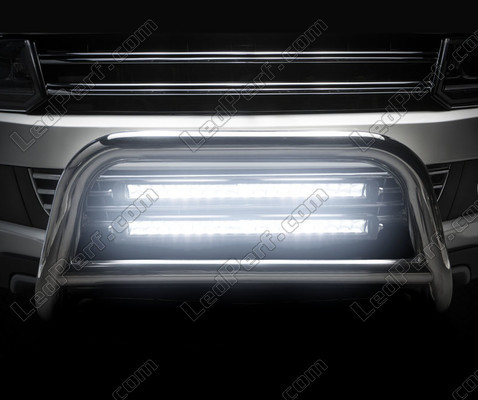 Close-up of the Osram LEDriving® LIGHTBAR FX500-CB LED bar when illuminated
