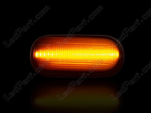 Maximum lighting of the dynamic LED side indicators for Honda S2000