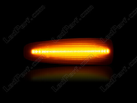 Maximum lighting of the dynamic LED side indicators for Mitsubishi Outlander