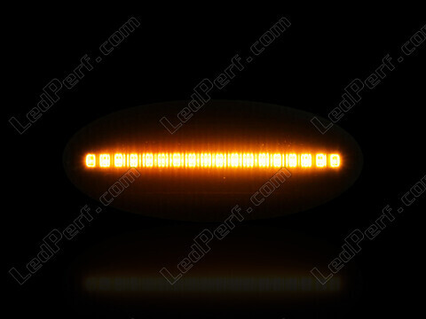 Maximum lighting of the dynamic LED side indicators for Nissan Qashqai I (2010 - 2013)