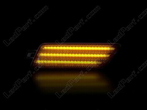 Maximum lighting of the dynamic LED side indicators for Porsche Macan