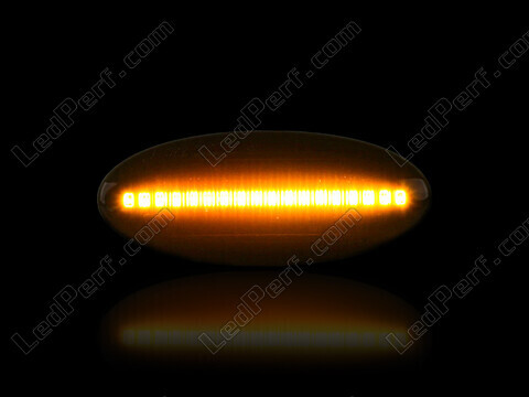 Maximum lighting of the dynamic LED side indicators for Smart Forfour II
