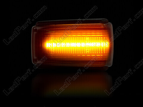 Maximum lighting of the dynamic LED side indicators for Volvo C70