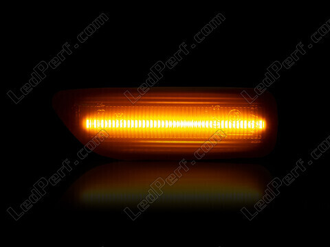 Maximum lighting of the dynamic LED side indicators for Volvo S80